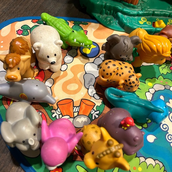 Little People A-Z Zoo Animals (26 Animals) (Mat included, not all sounds work) - Picture 2 of 5